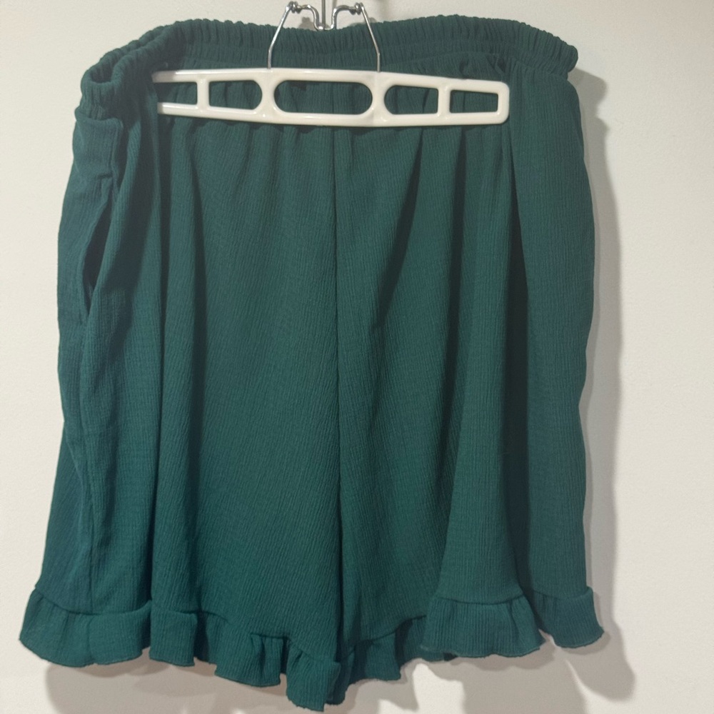LuLaRoe Jude Shorts – Hunter Green Woven Ruffle‑Hem Shorts (XL)